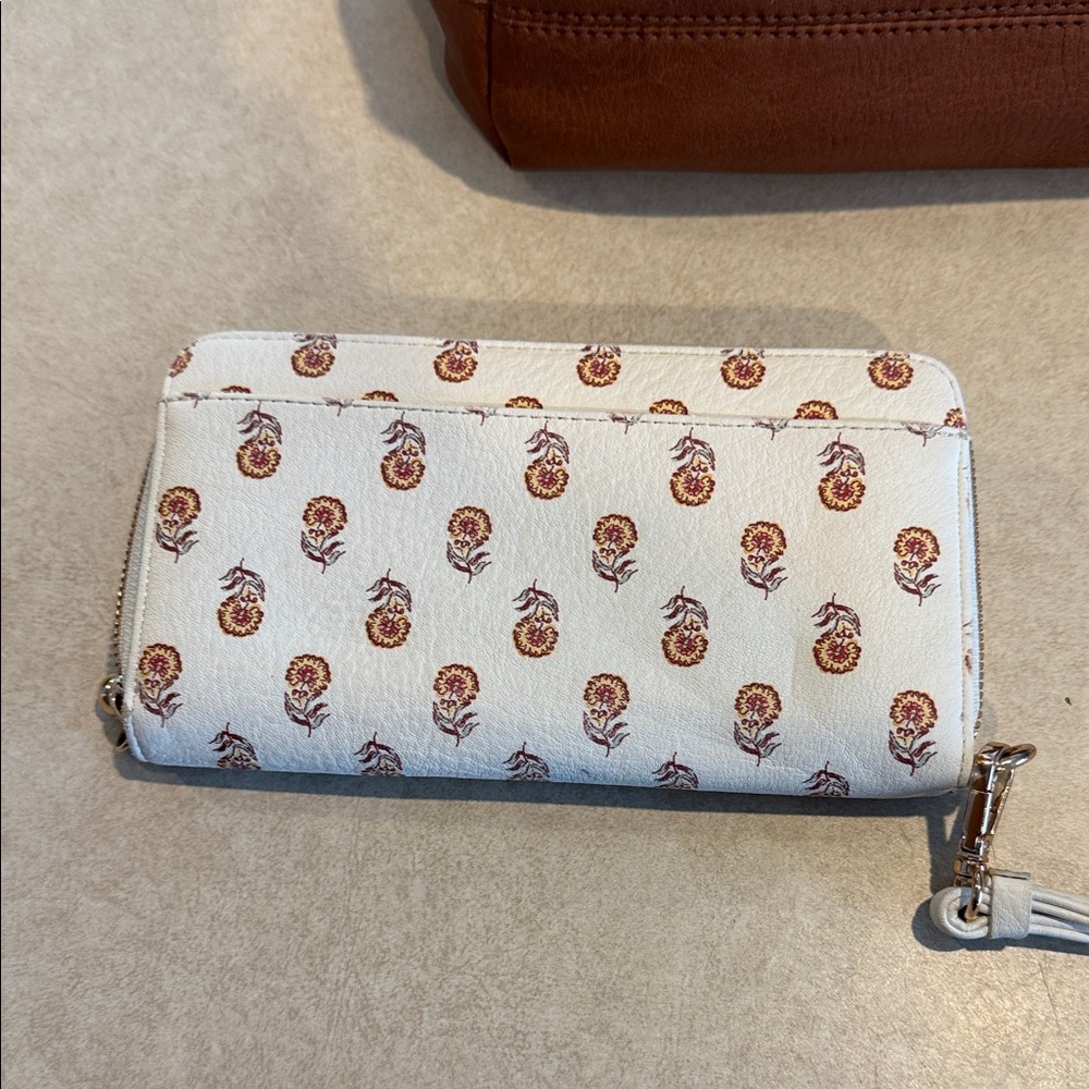 Brown Leather Tote Bag with Cream Wallet - Picture 4 of 5